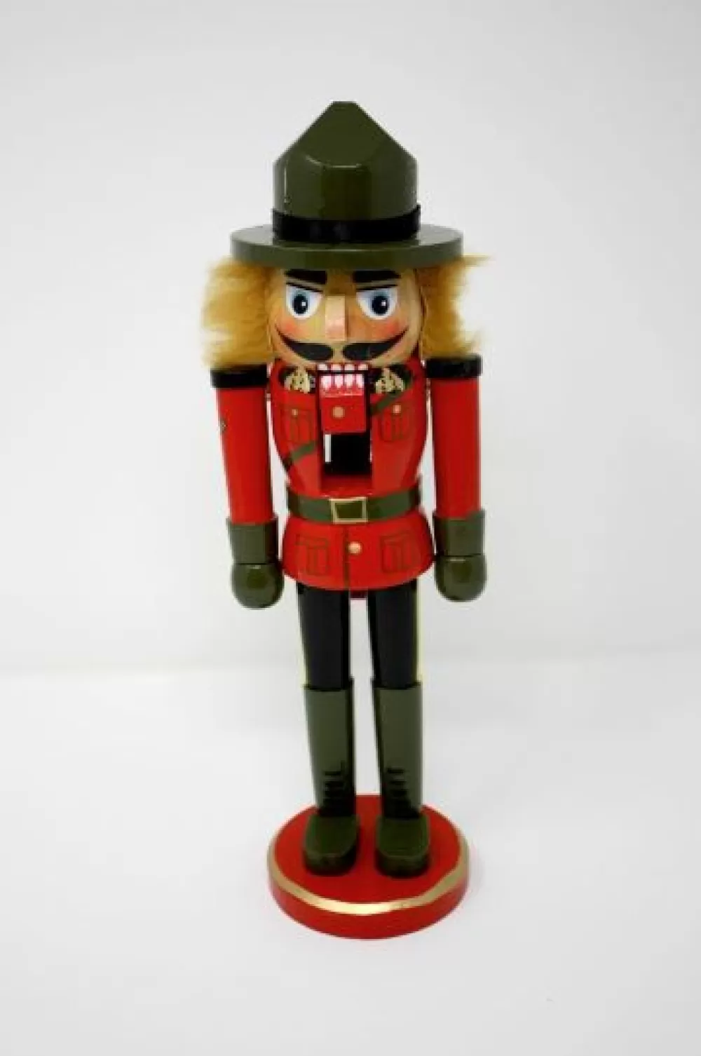 The Spirit of Christmas Banff And Canadiana Home Decor>10" RCMP Nutcracker