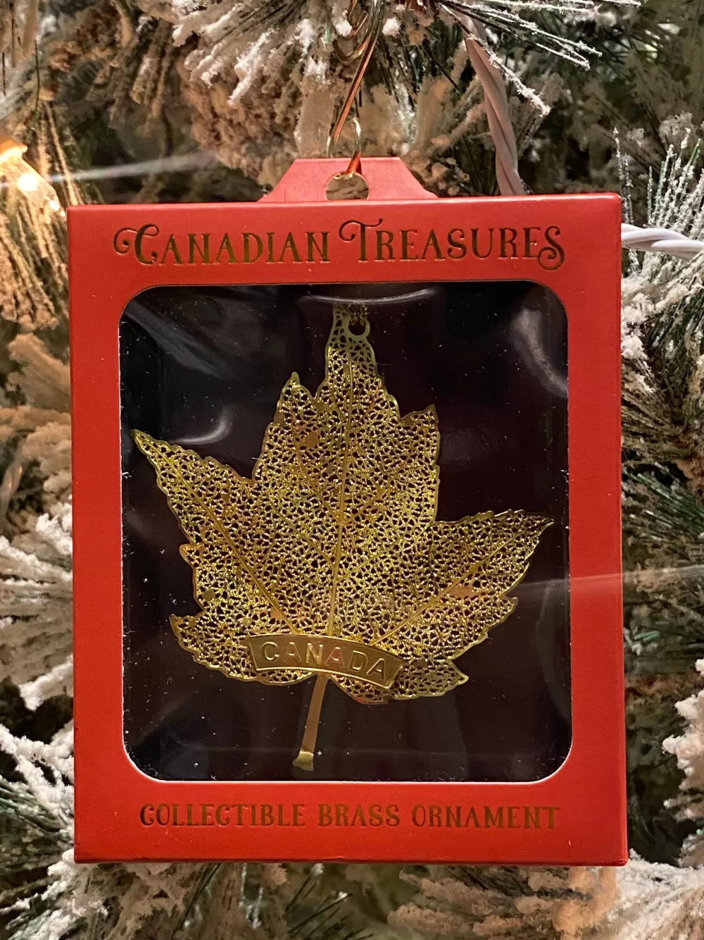 The Spirit of Christmas Banff And Canadiana>Brass Maple Leaf